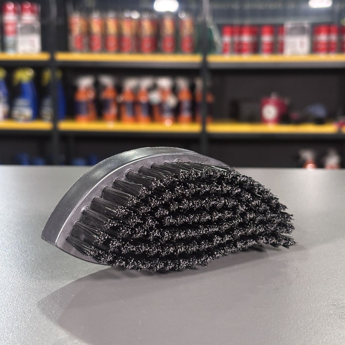 Gyeon Q2M Tire Brush Dayanıklı Lastik Davlumbaz Temizlik Fırçası